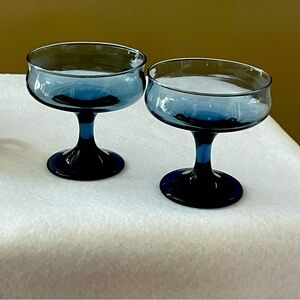 Absolutely Stunning Vintage Pair of Curved Champagne/Sherbert Glasses
